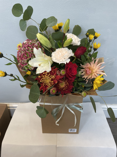Autumn Glow - A warm and vibrant design bursting with rich seasonal colour and natural texture. Beautifully presented in a stylish gift bag, this eye-catching arrangement is perfect for birthdays, celebrations, thank-yous or simply brightening someone’s day.